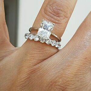 14k White Gold Emerald Solitaire Engagement Ring